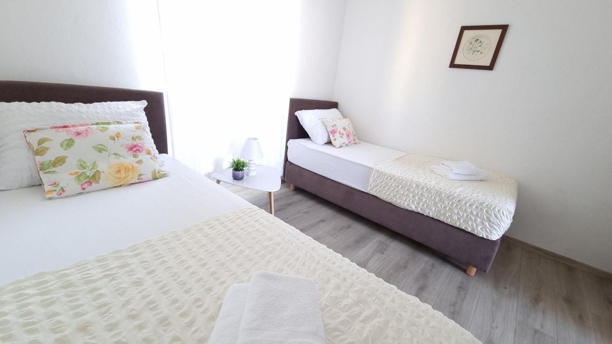 Apartments Skoljka เยเซรา ภายนอก รูปภาพ