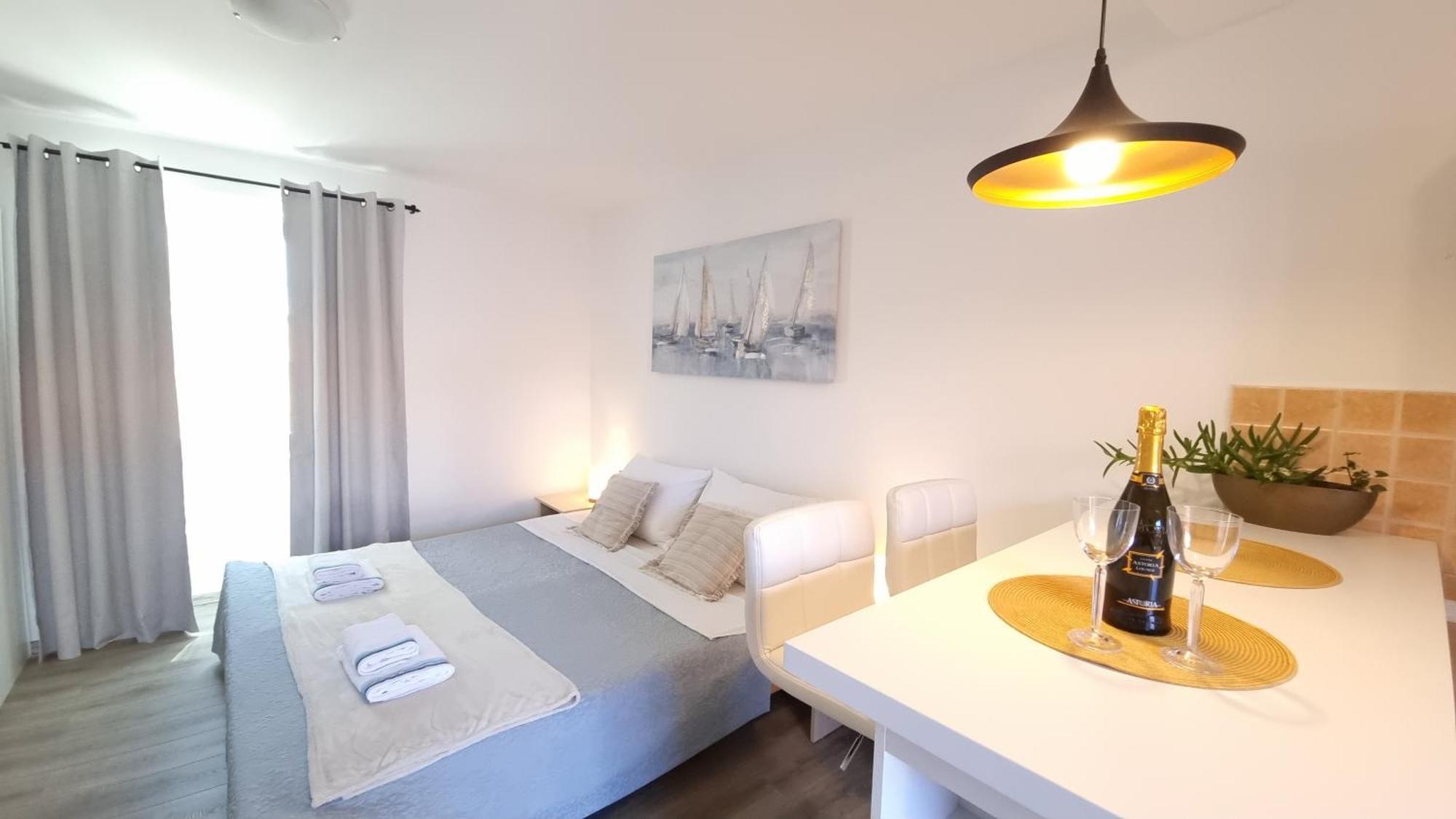 Apartments Skoljka เยเซรา ภายนอก รูปภาพ